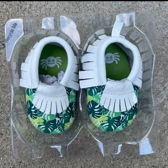 Itzy Ritzy Other - Itzy ritzy leather baby moccasins